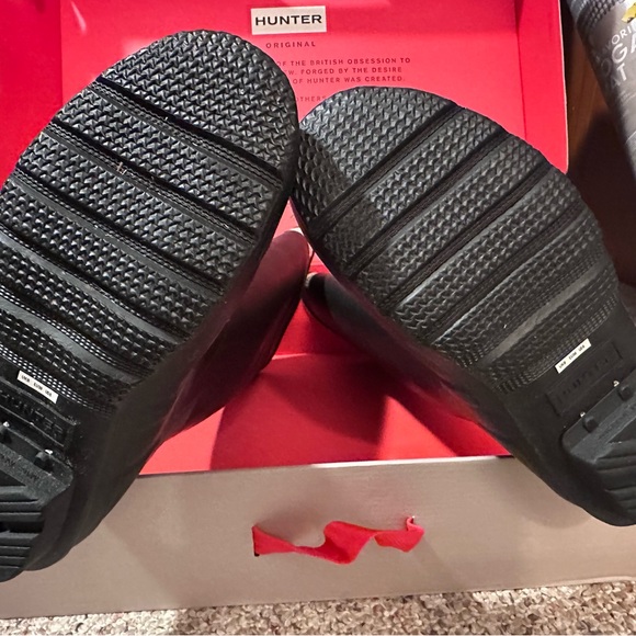 Size 8 Tall Hunter Rain boots - Picture 3 of 6